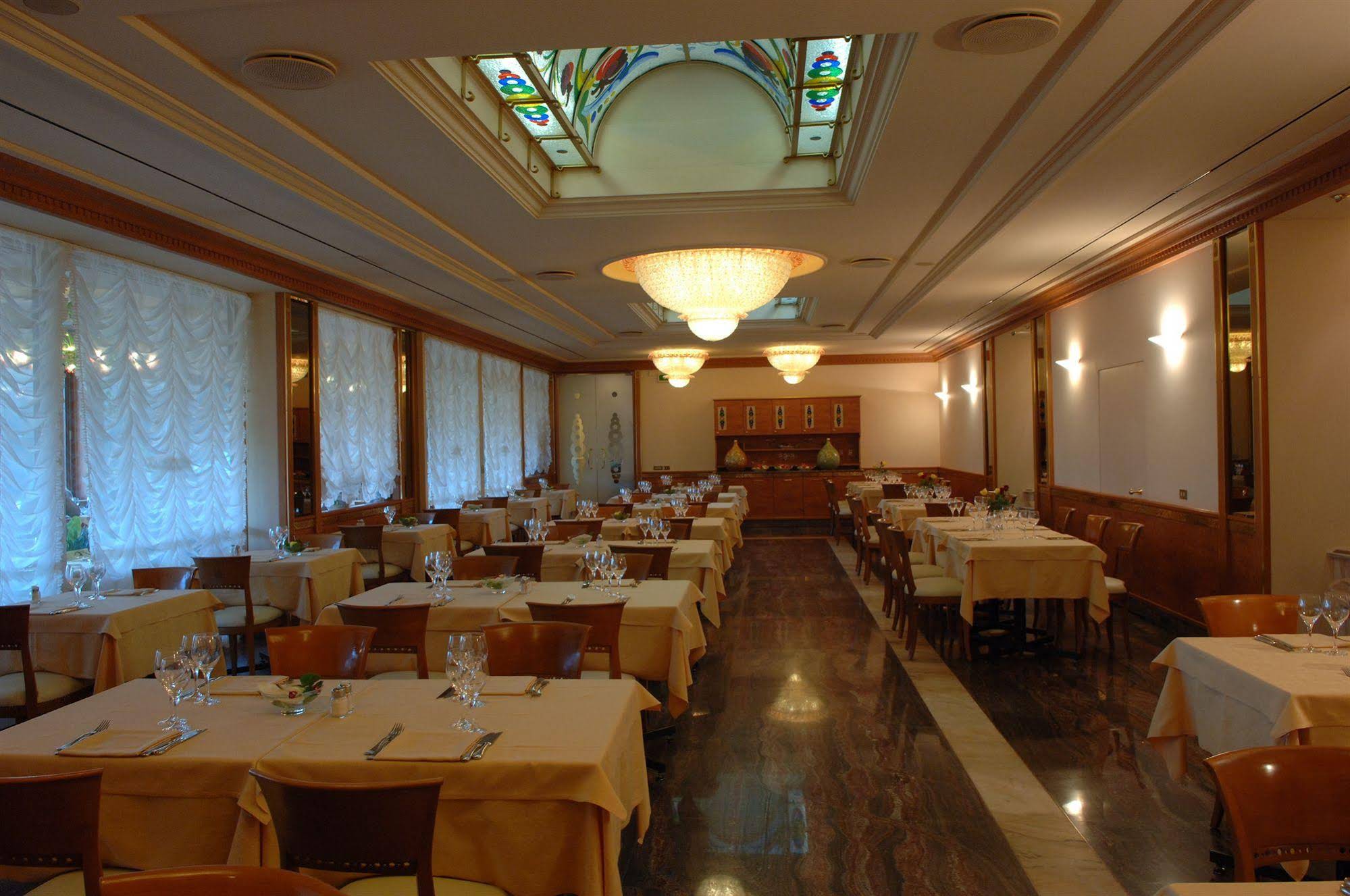 Melas Hotel