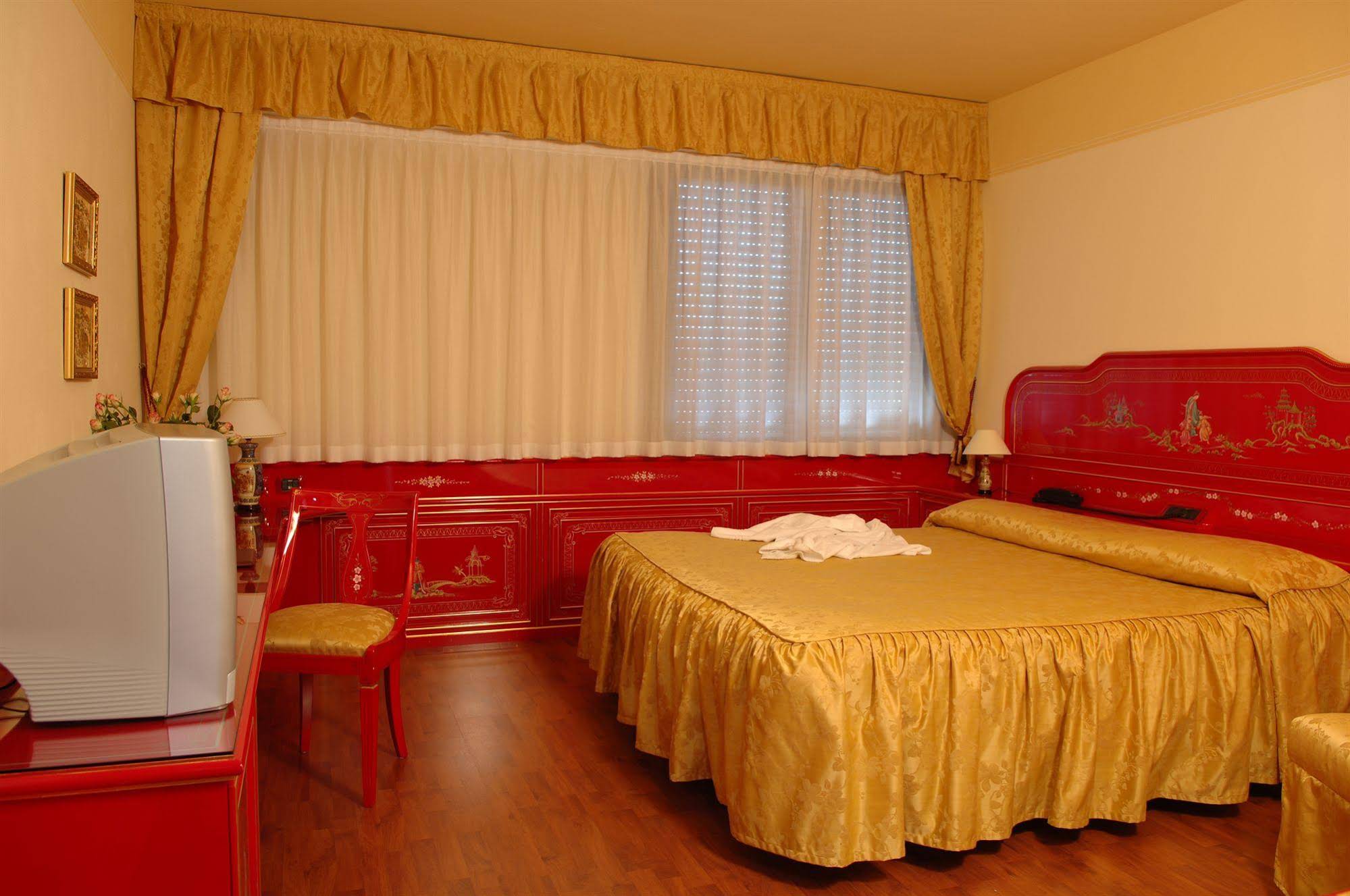 Melas Hotel