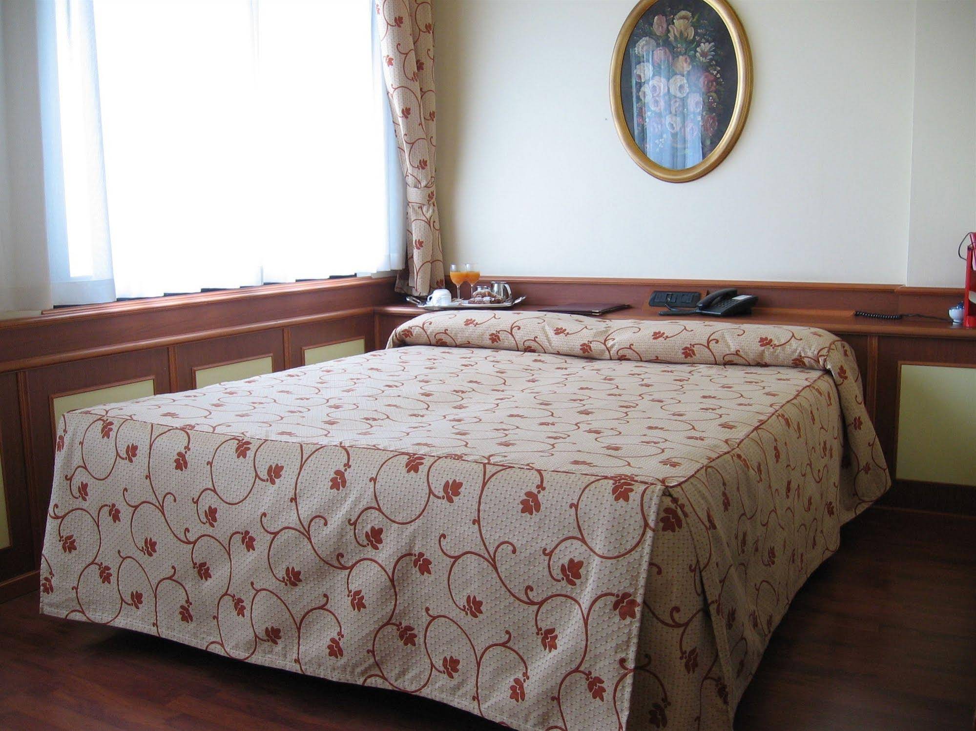 Melas Hotel