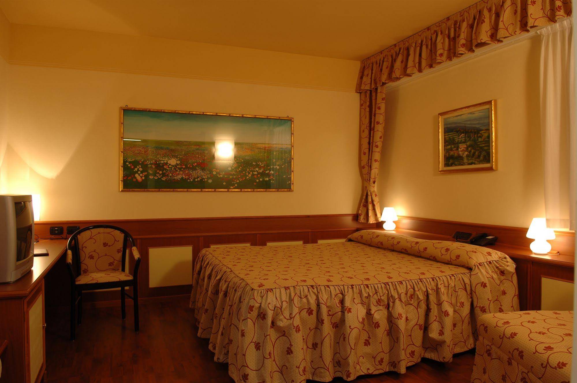 Melas Hotel