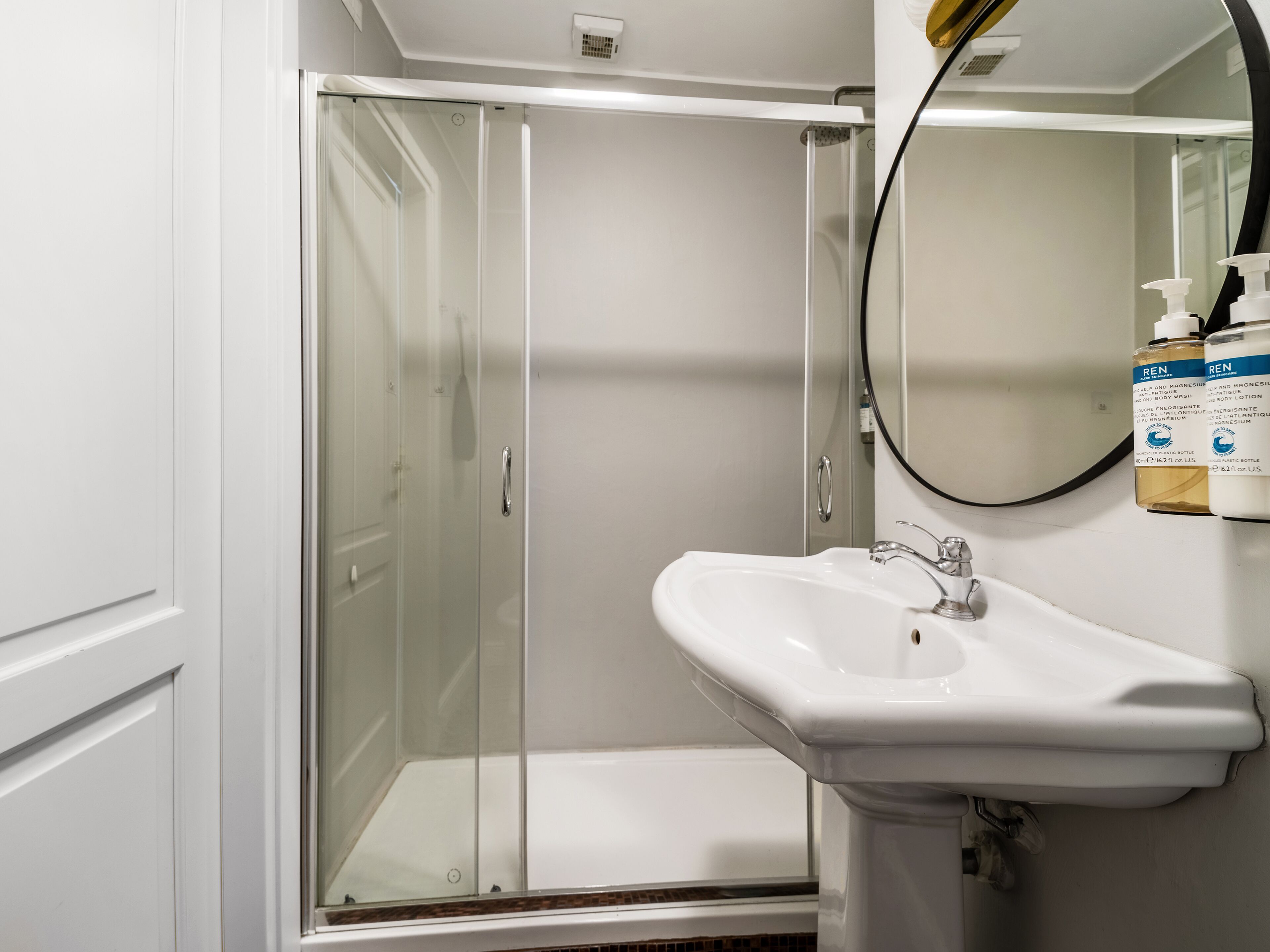Adore Rooms & Apartments
