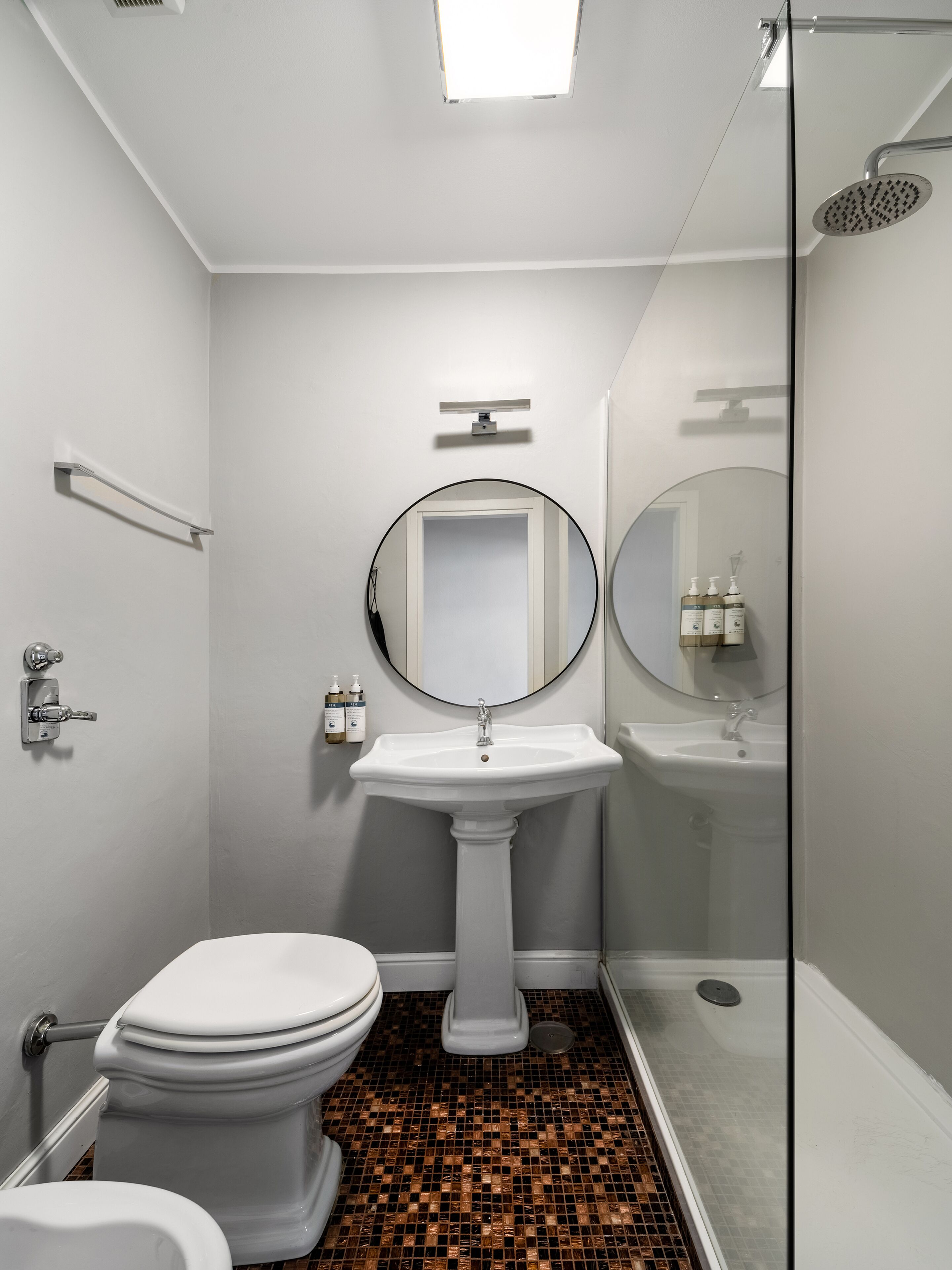 Adore Rooms & Apartments