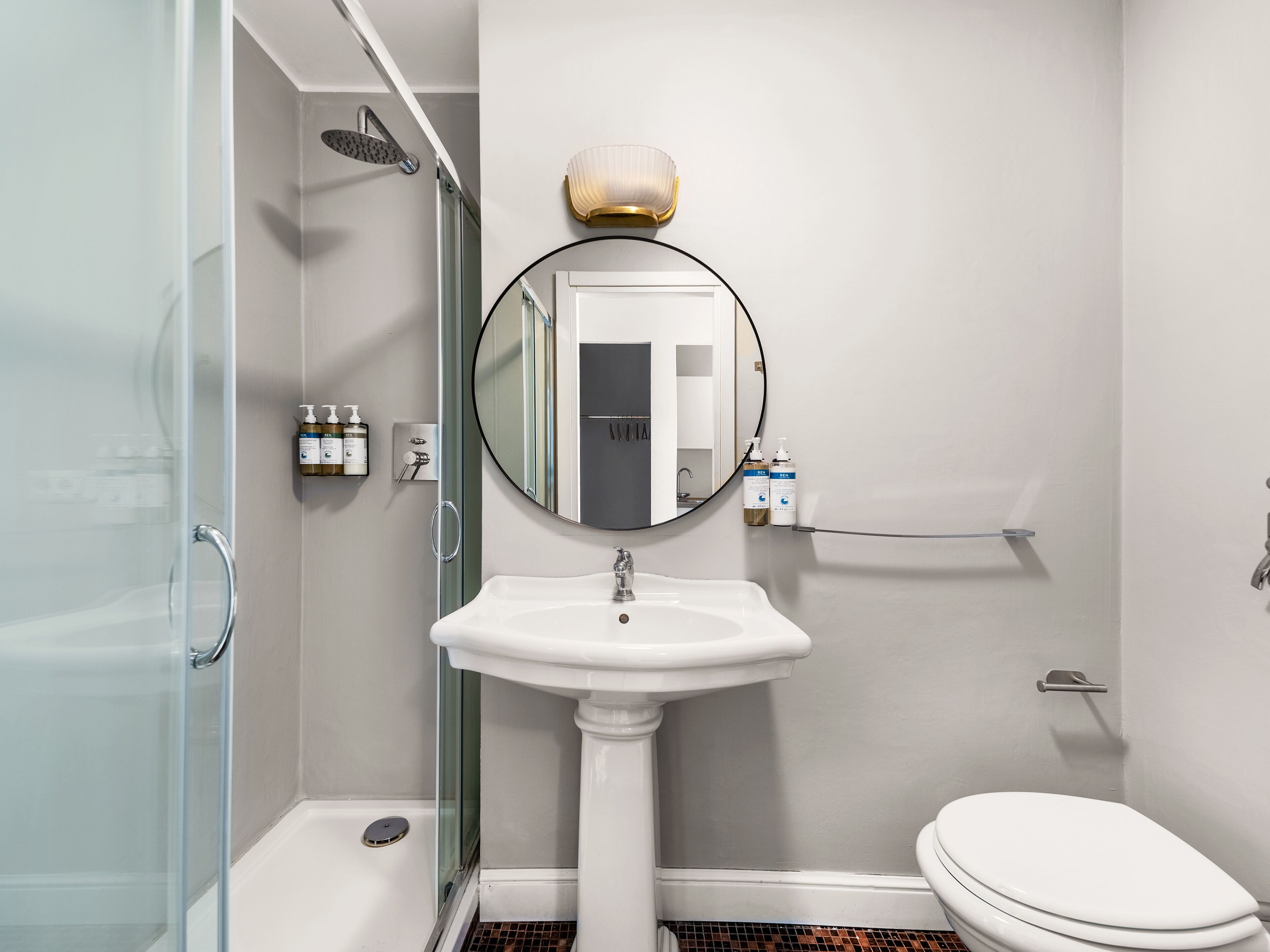Adore Rooms & Apartments