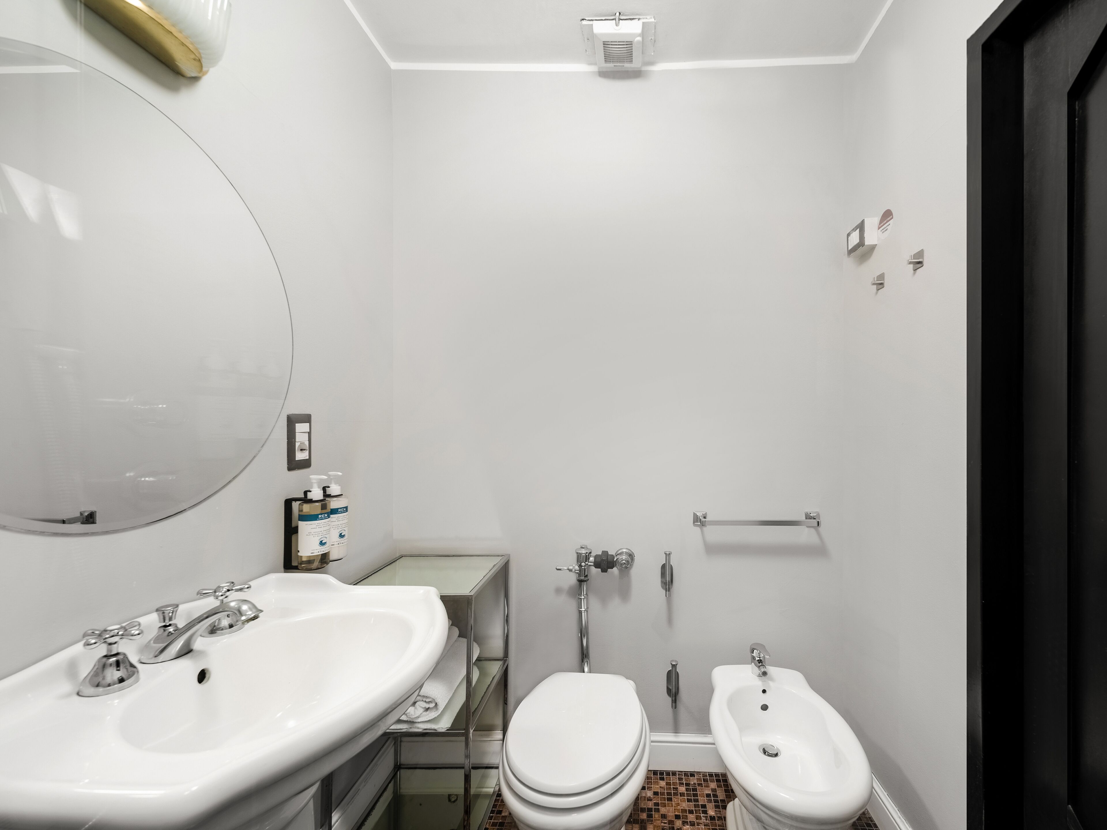 Adore Rooms & Apartments