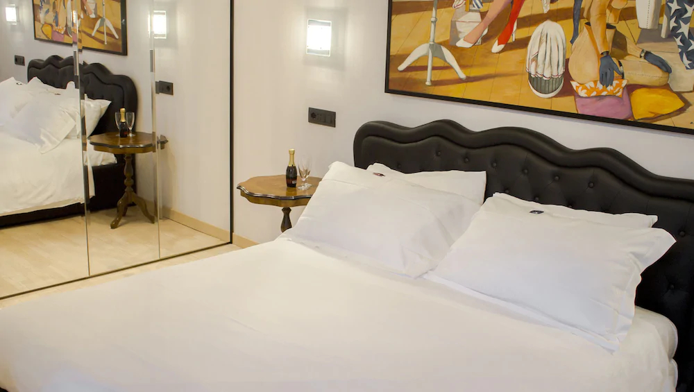 Aiello Rooms
