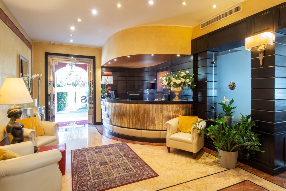 Motel Silver