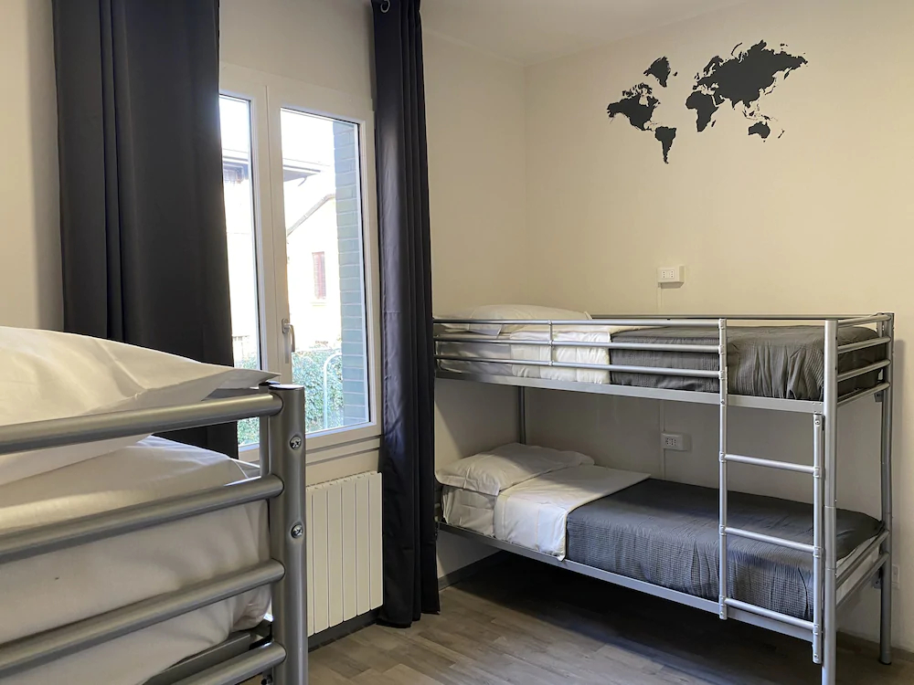 Newtown Hotel - Hostel