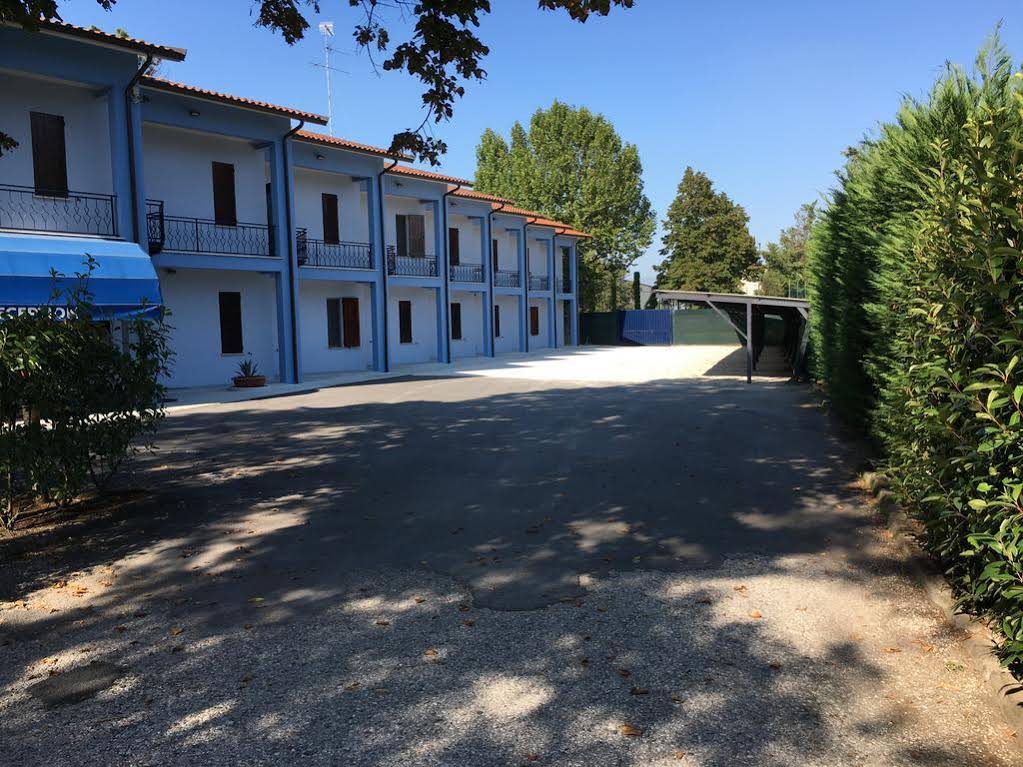 Blue Hotel