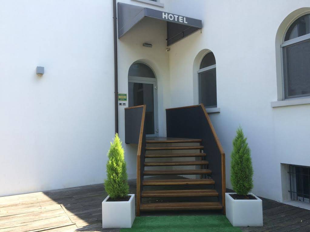 Blue Hotel