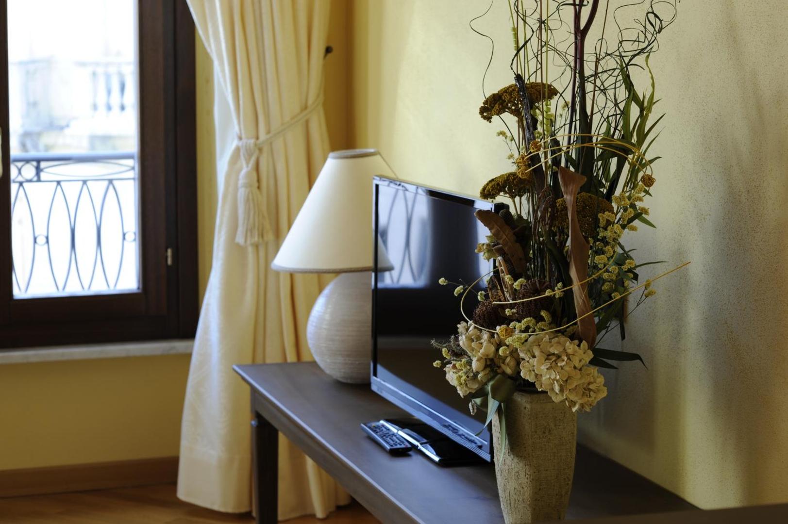 Piazza Azuni 18 Guest House