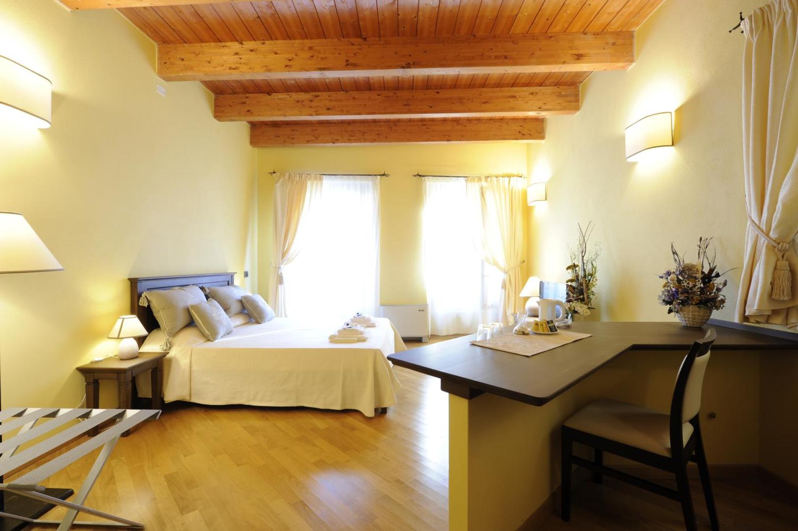 Piazza Azuni 18 Guest House