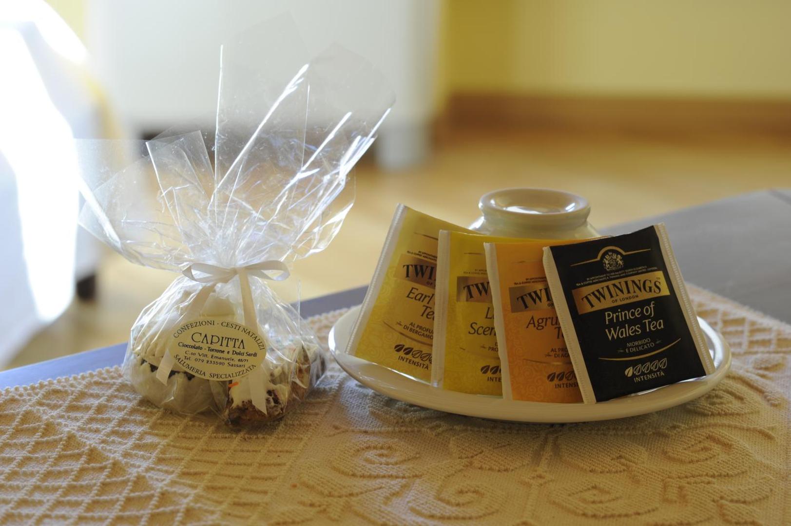 Piazza Azuni 18 Guest House