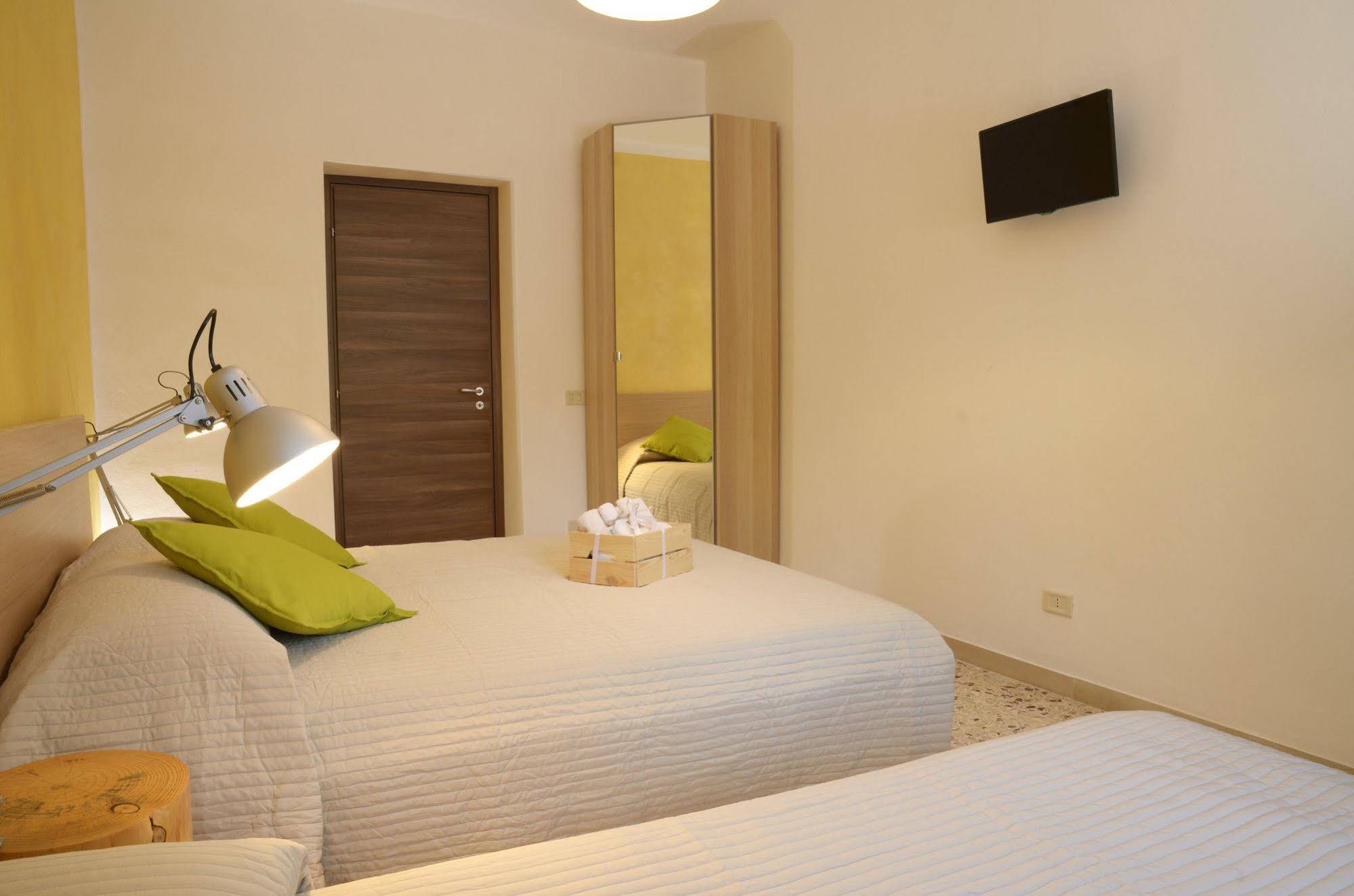 B&B Lekythos