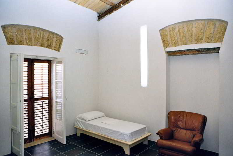 Lerux Bed & Breakfast
