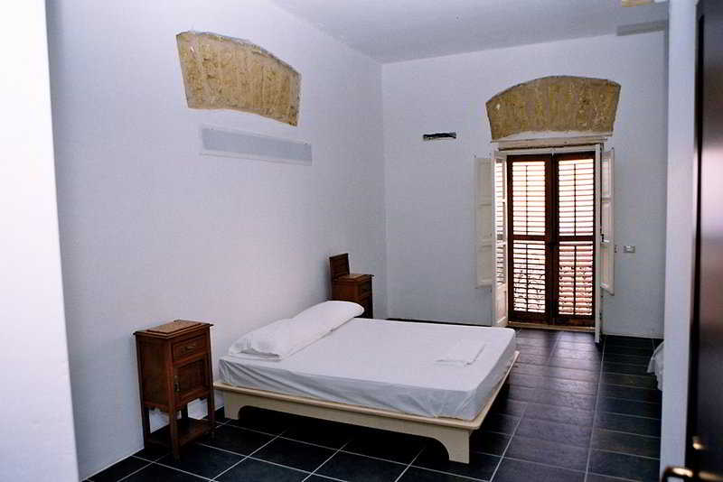 Lerux Bed & Breakfast