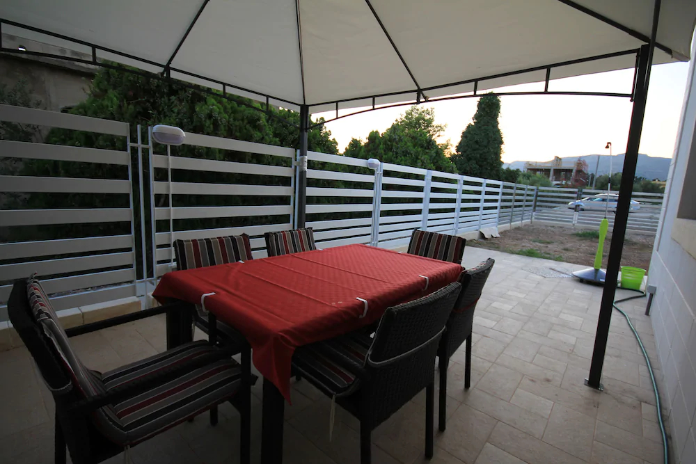 Holiday Nero D'Avola & Caponegro
