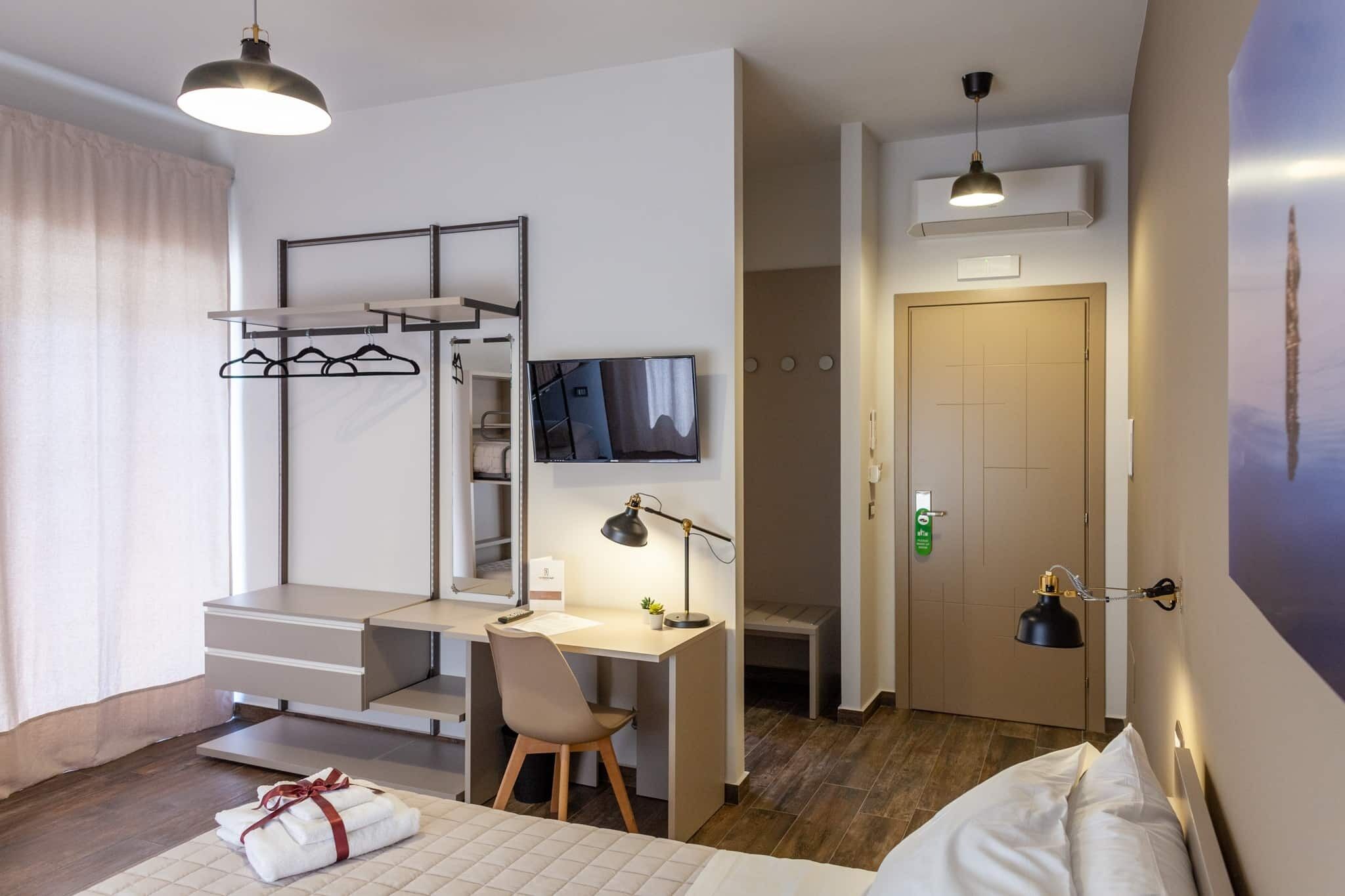 Five Rooms Brolo