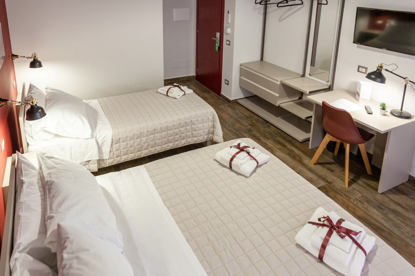 Five Rooms Brolo