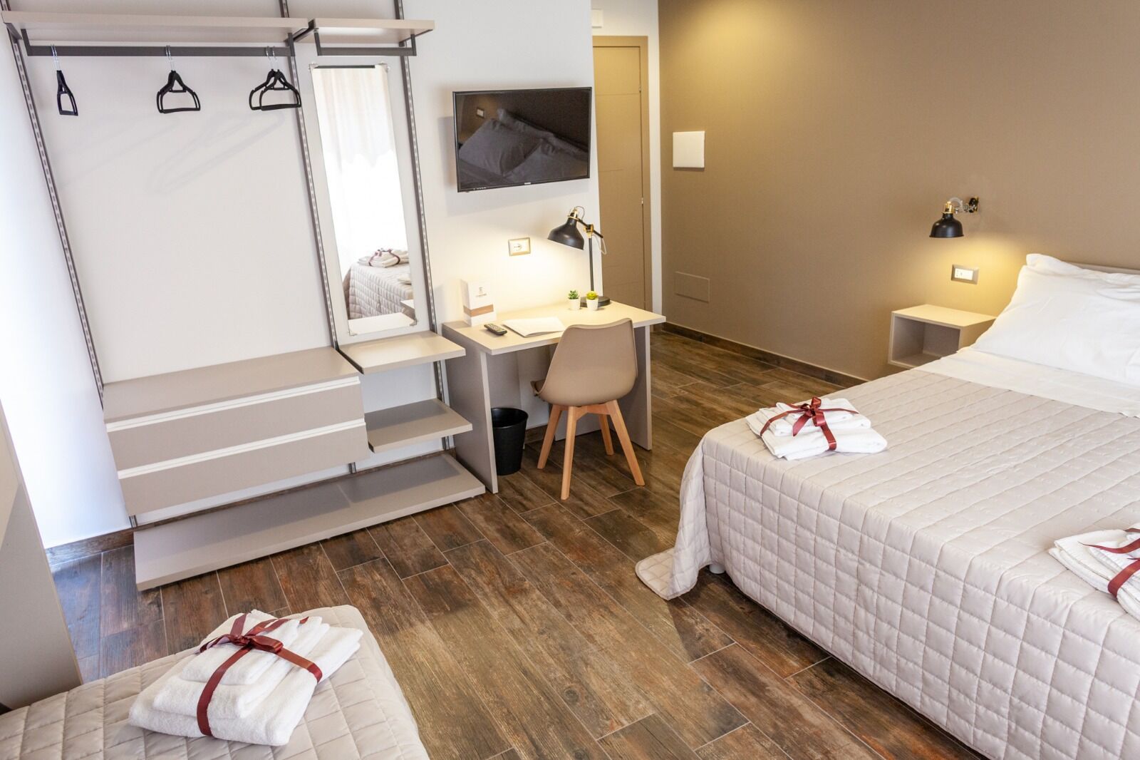 Five Rooms Brolo