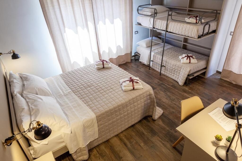 Five Rooms Brolo