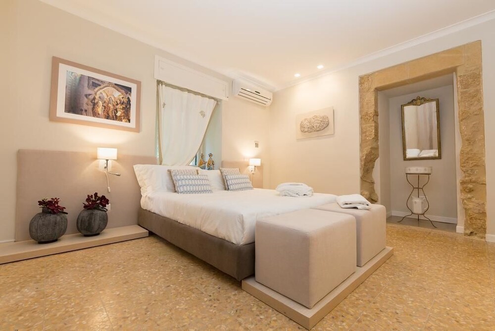 Palazzo Taranto Luxury Rooms