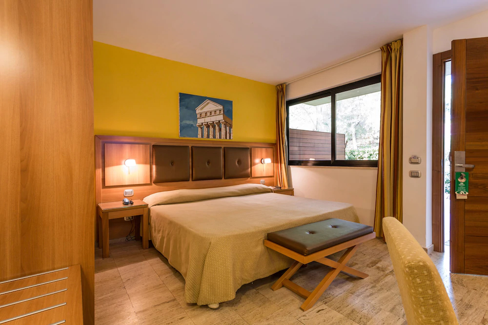 Fiesta Hotel Athènee Palace