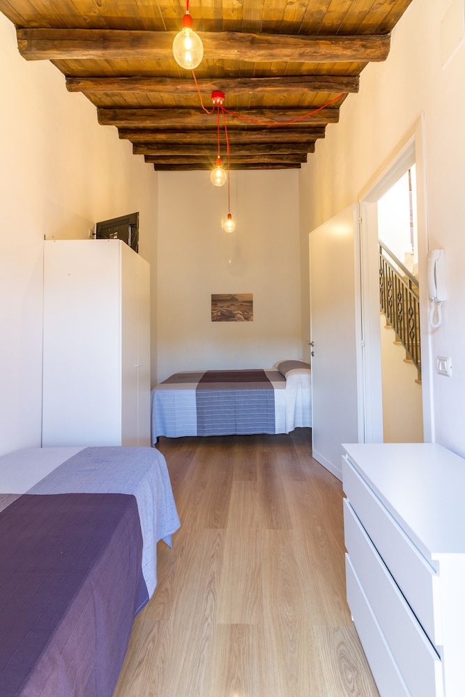 Tania Apartments
