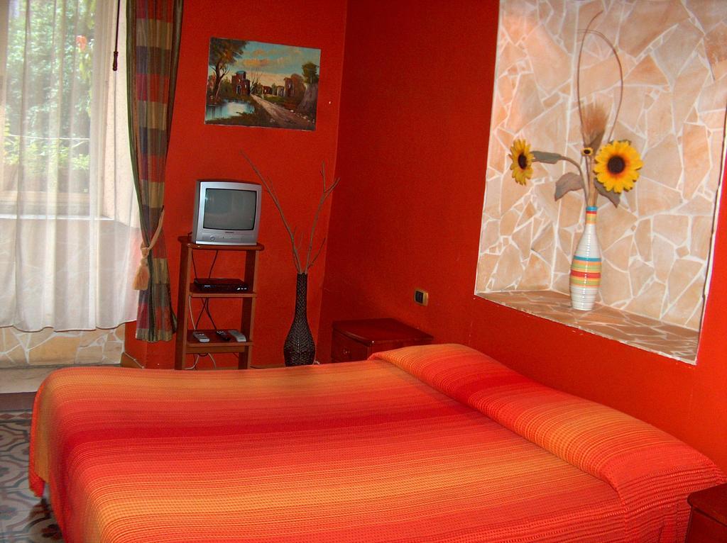 Holland International Rooms