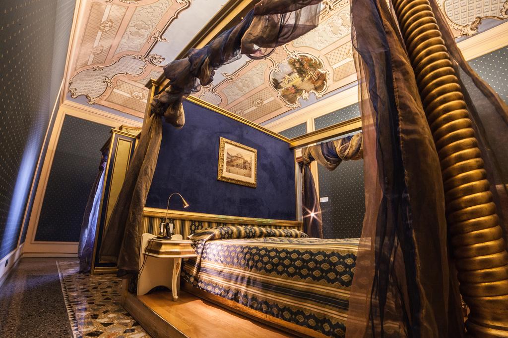 Royal Hotel