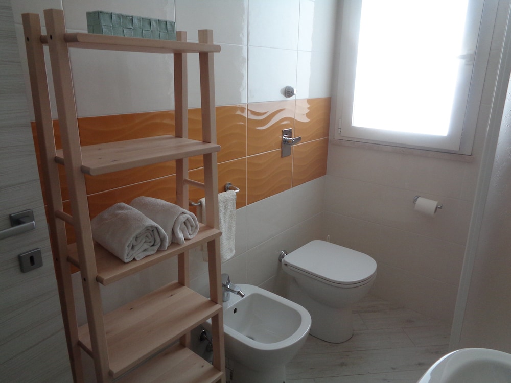 Eryx Apartments