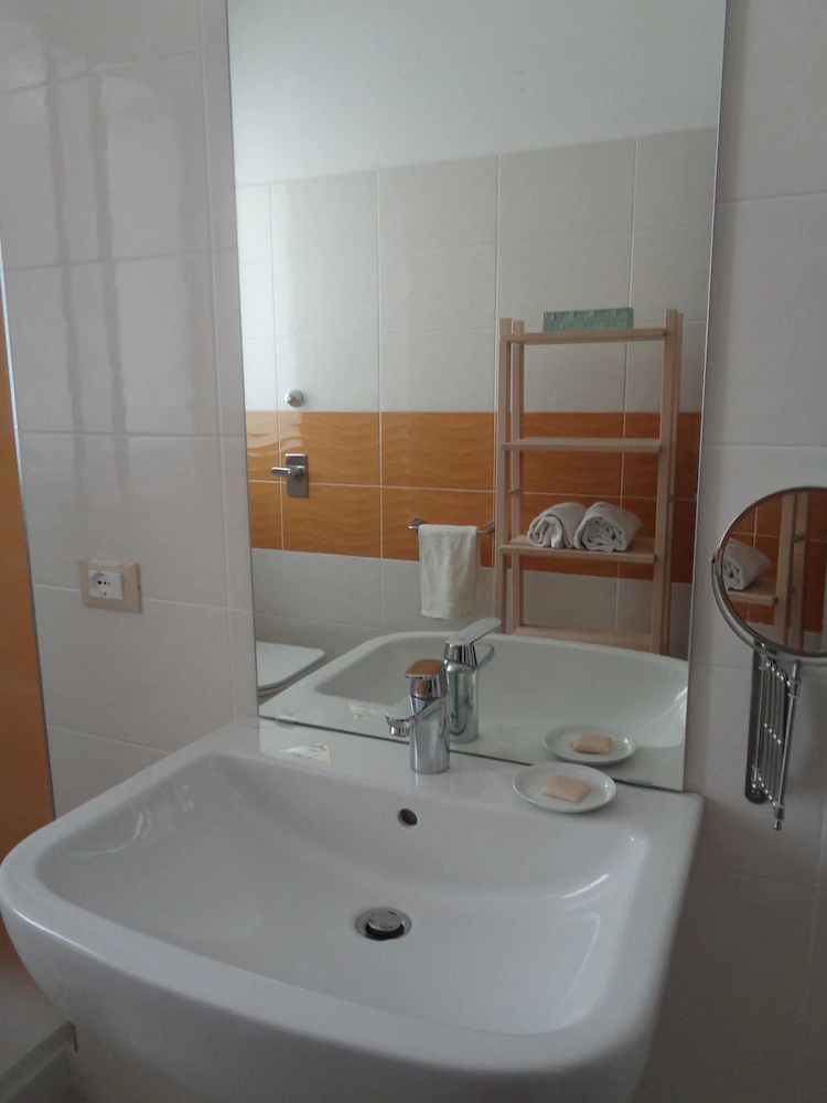 Eryx Apartments