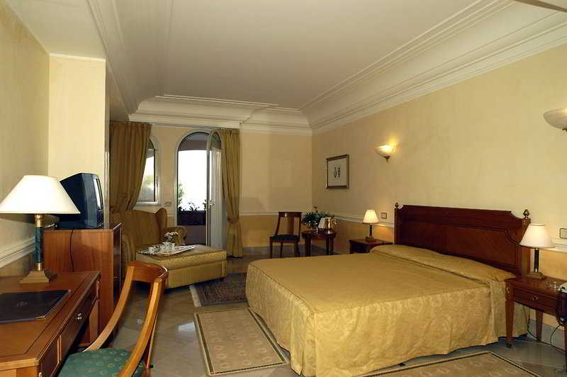Hellenia Hotel
