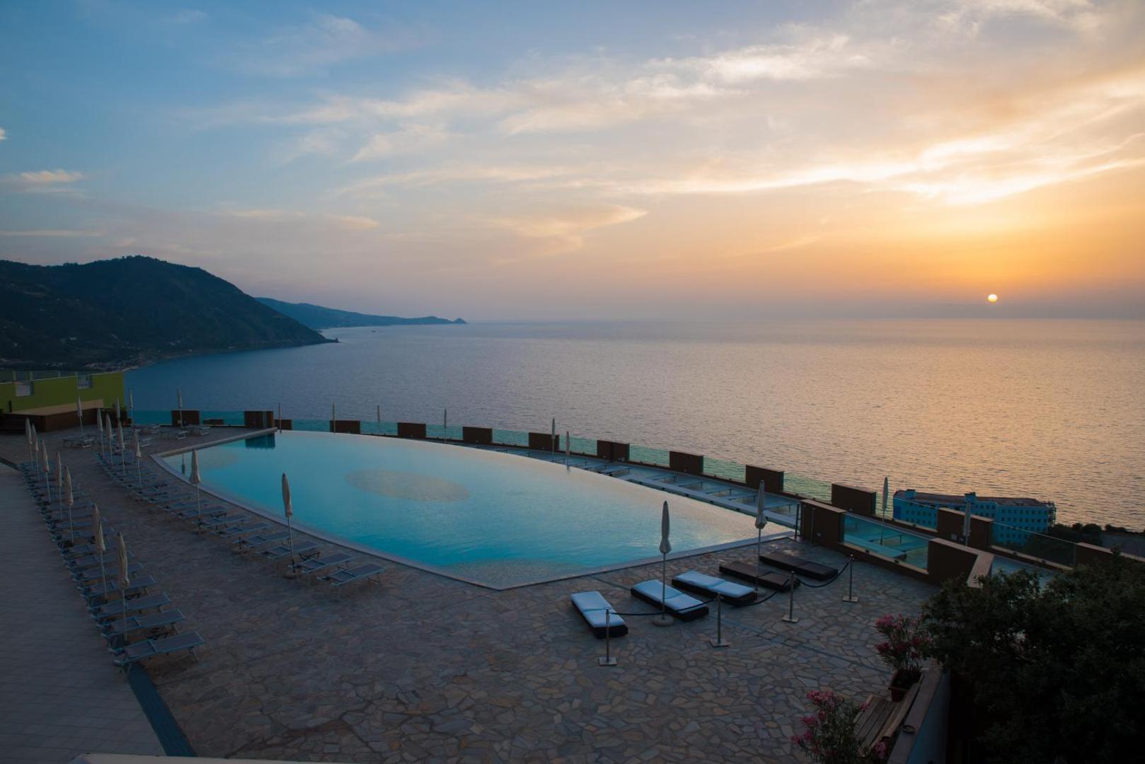 GH Avalon Sikani Resort