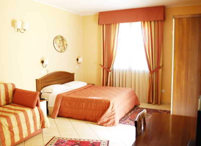 Greta Rooms