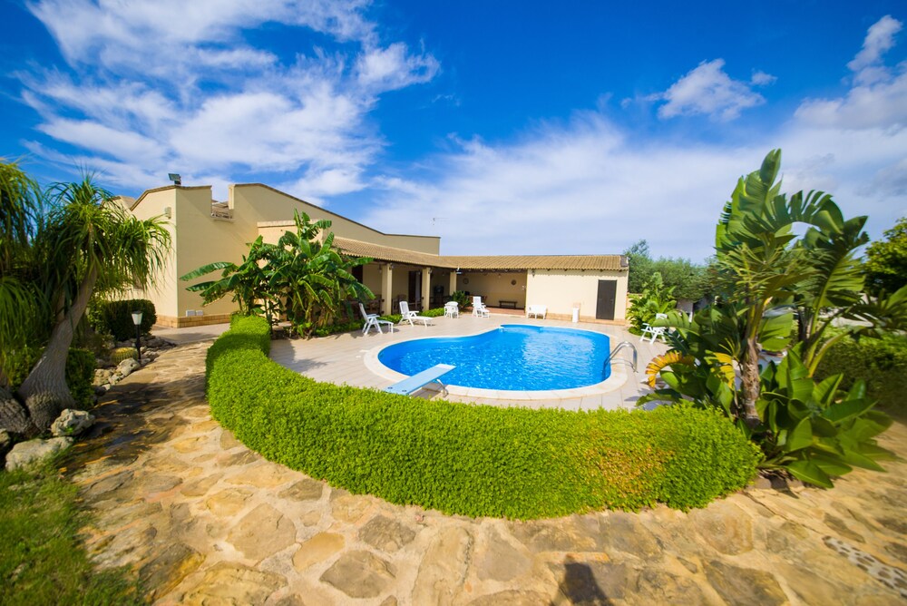 Villa Dahlia