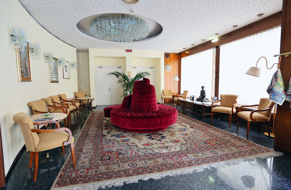 Royal Palace Hotel