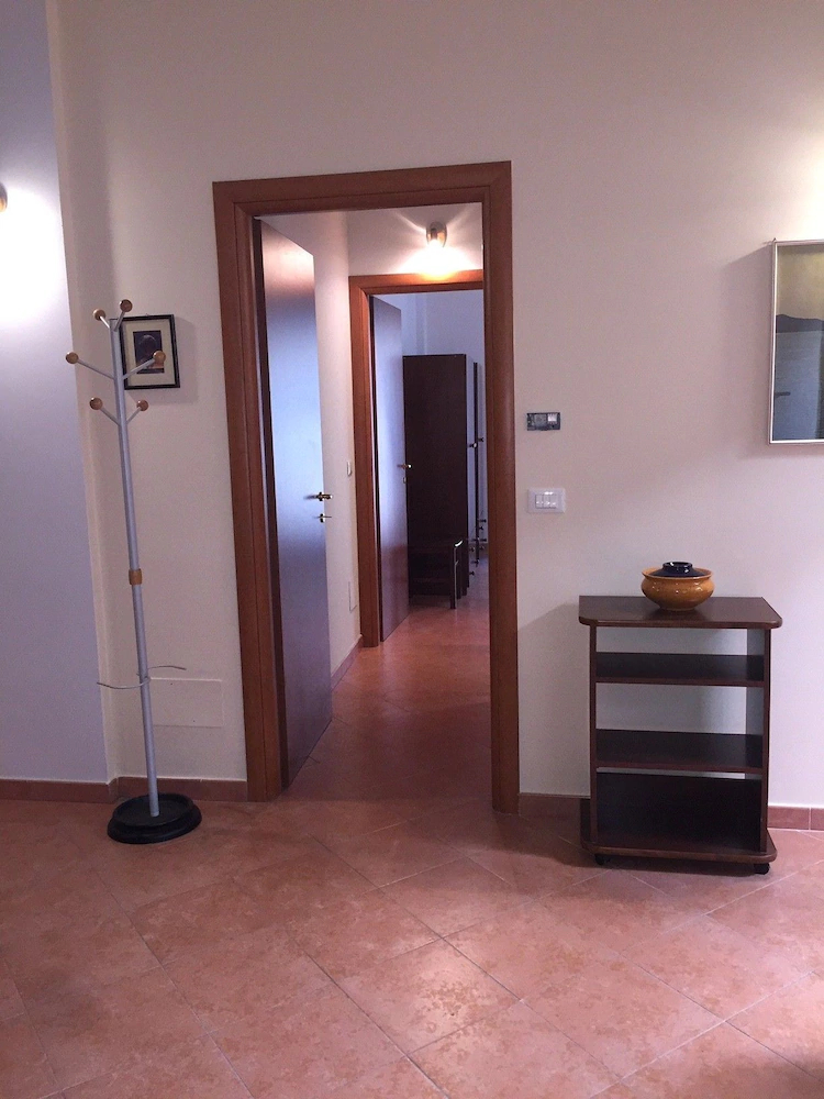 Hola Cathedral House