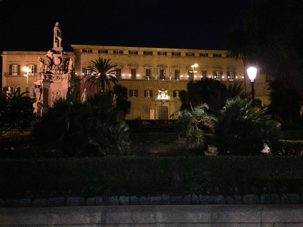 Hola Cathedral House
