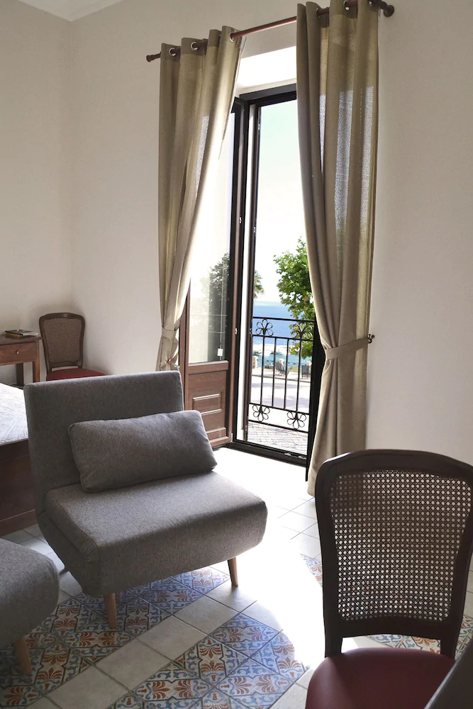Agora Panoramic Rooms