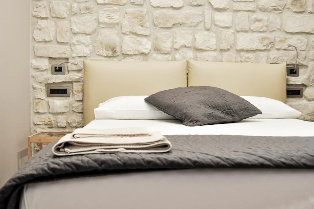 Olivia Rooms Eurialo