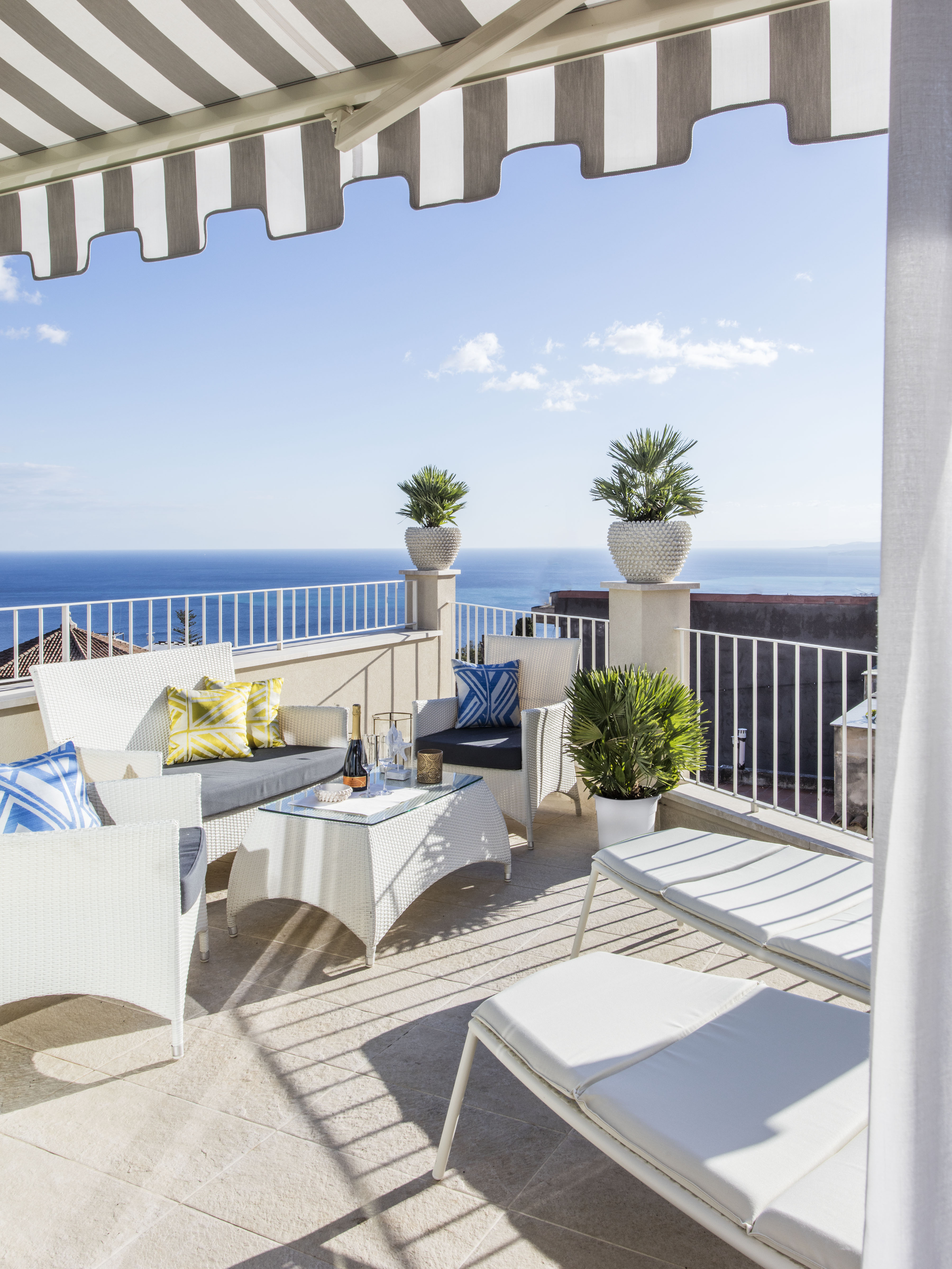 La Maladrina Apartments & Suites