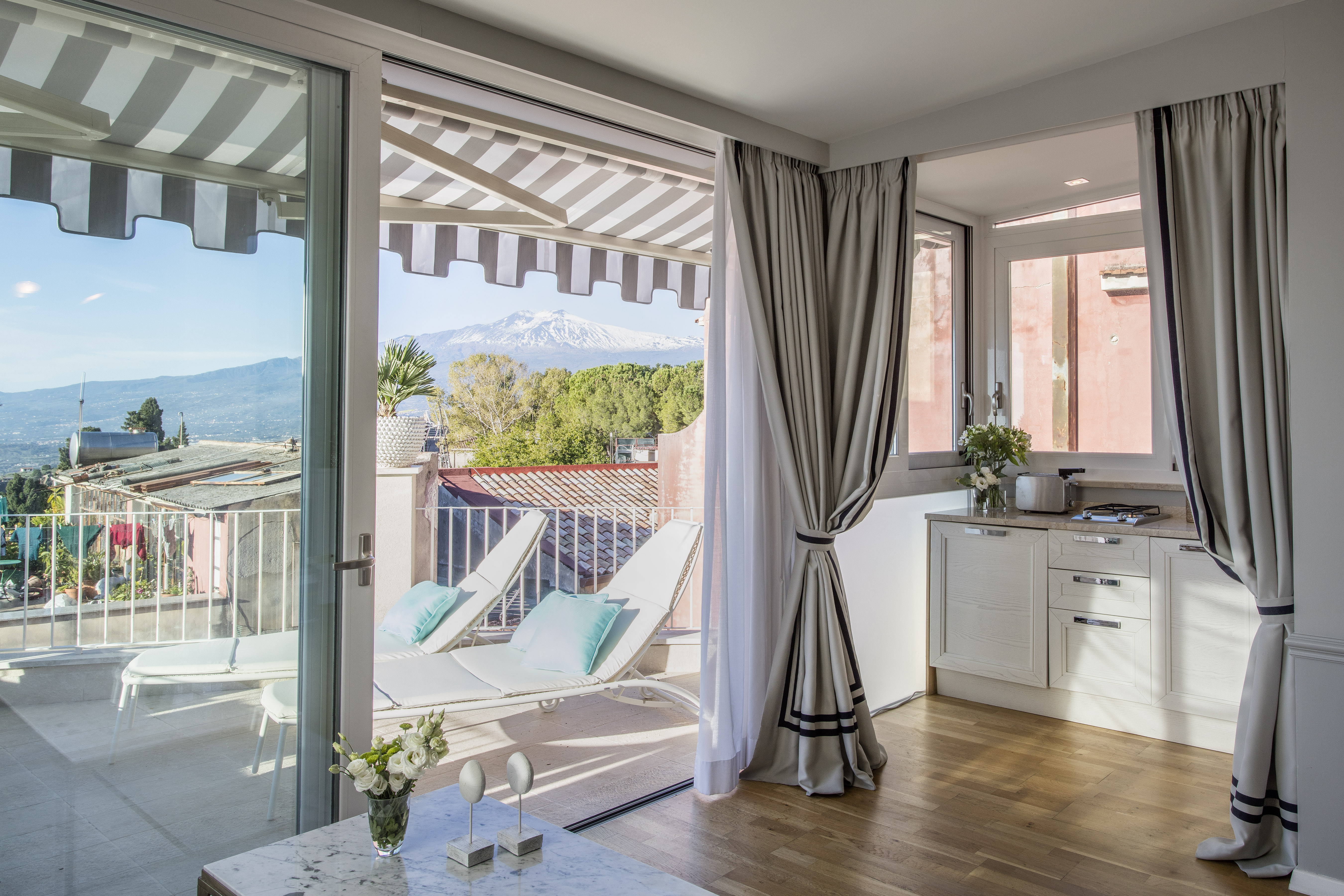 La Maladrina Apartments & Suites