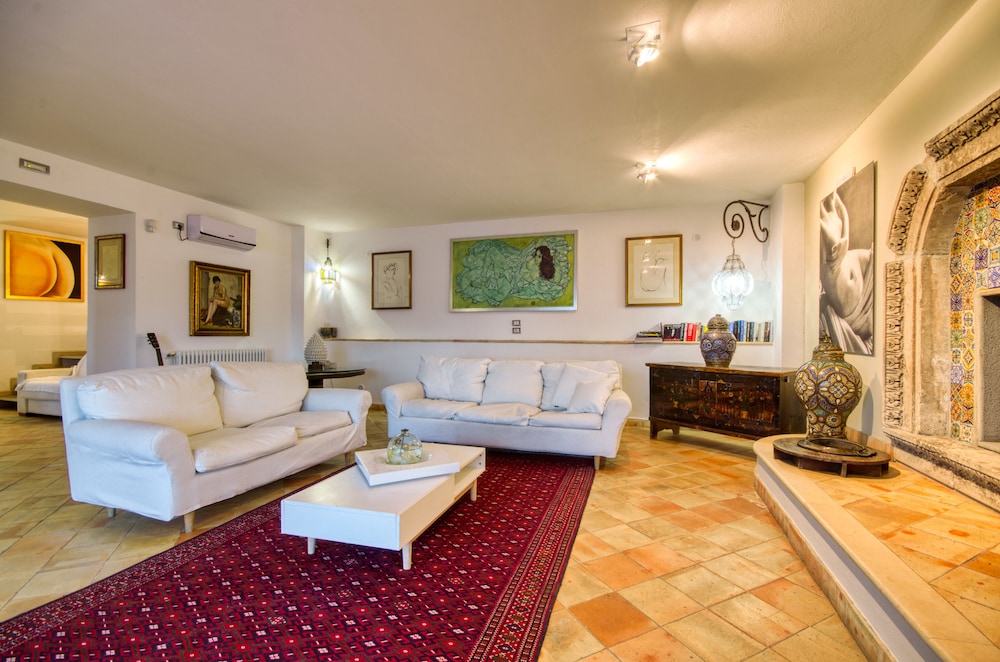 Villa Taorum
