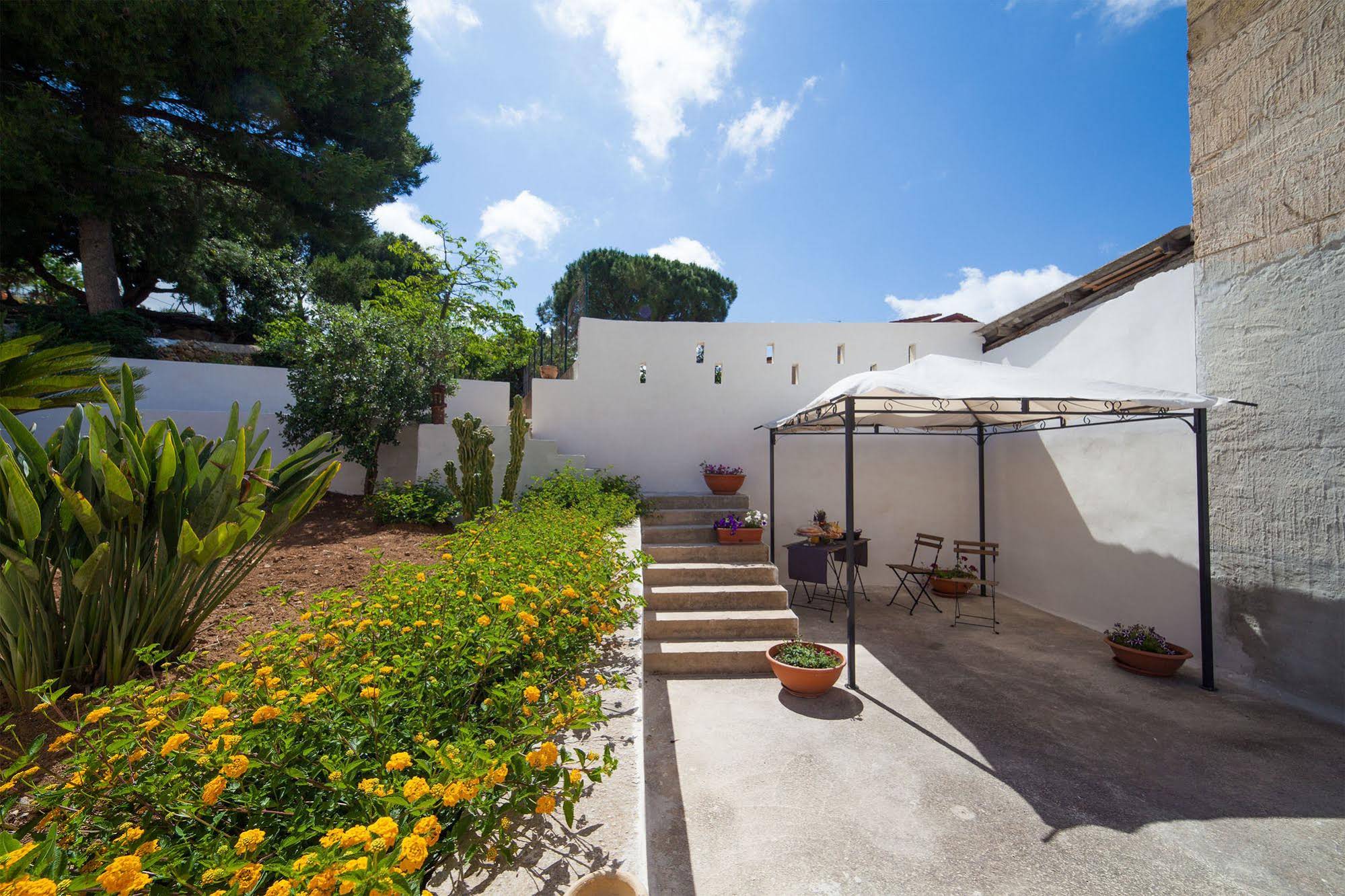 Bed & Breakfast Bianco Sale