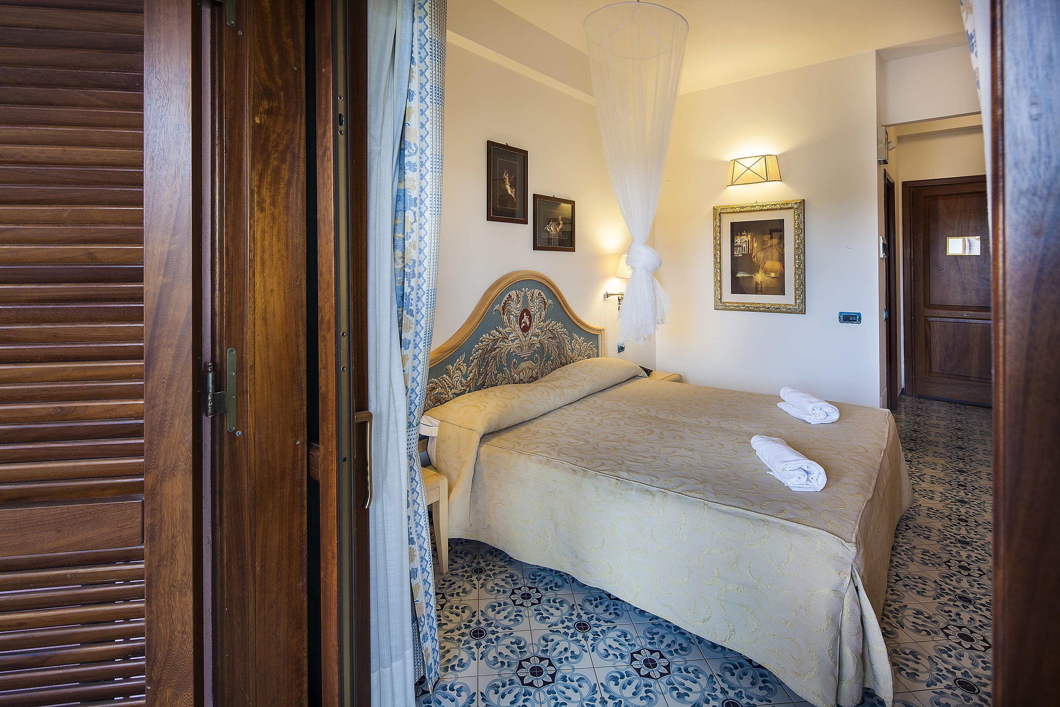 Hotel Eros