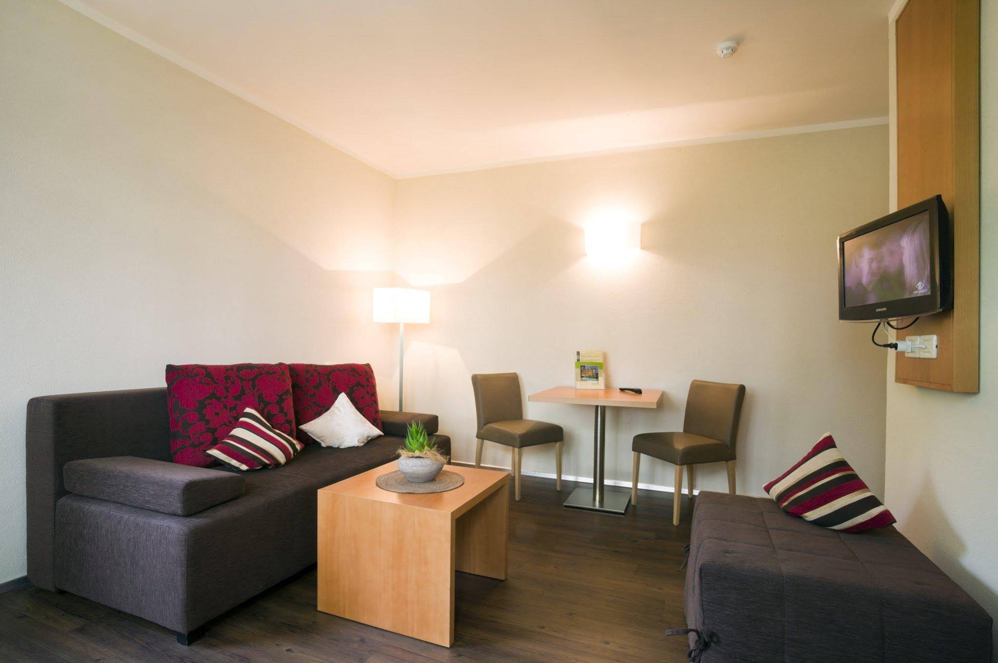 Flora Hotel & Suites