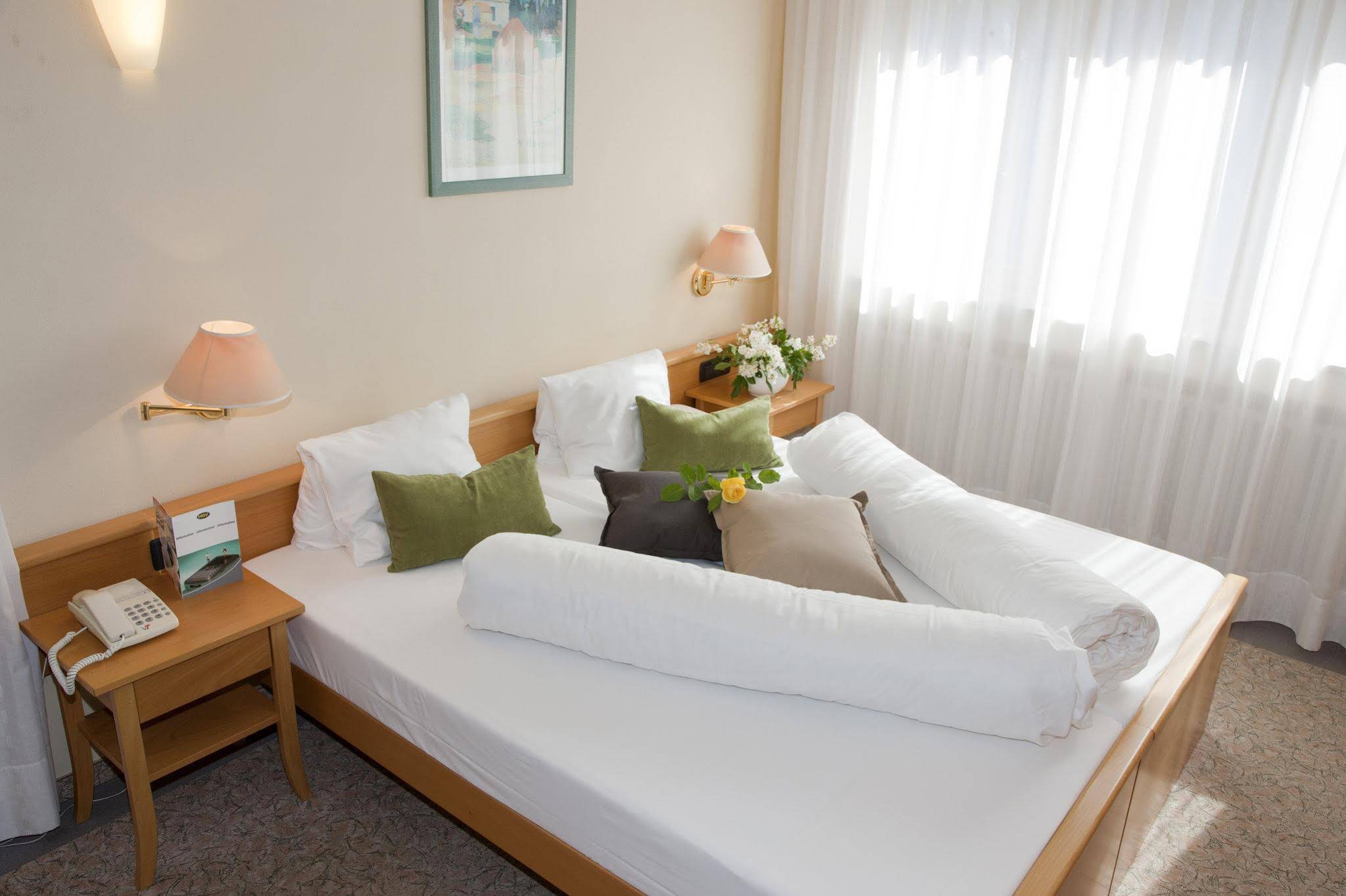 Flora Hotel & Suites