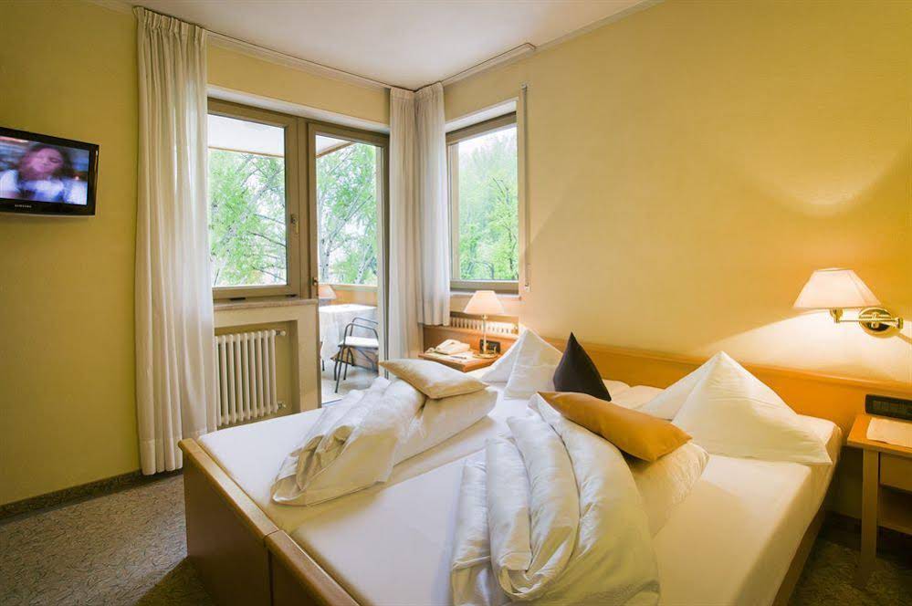 Flora Hotel & Suites