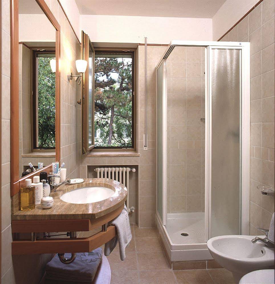 Flora Hotel & Suites
