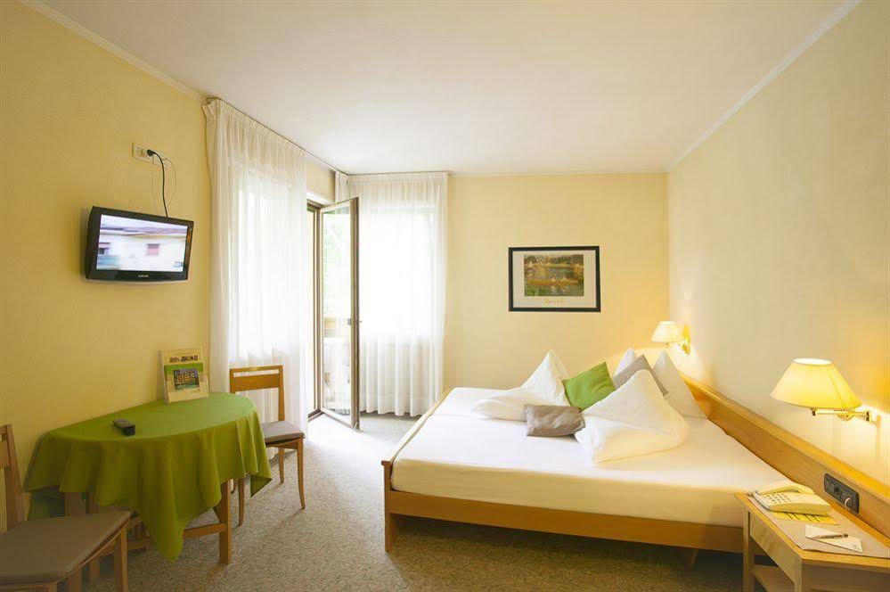 Flora Hotel & Suites